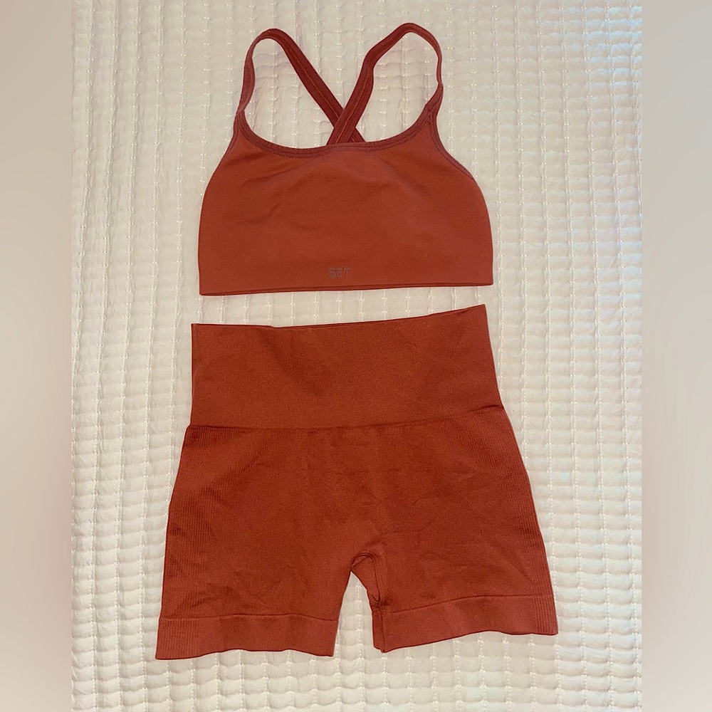 SET Active coral  Sports Bra & Shorts set